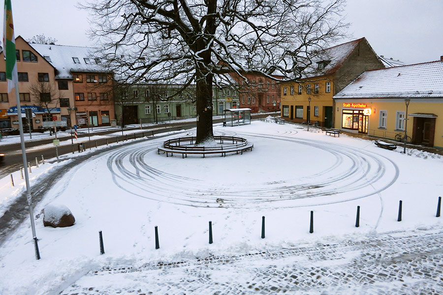 Verschneiter Marktplatz Biesenthal